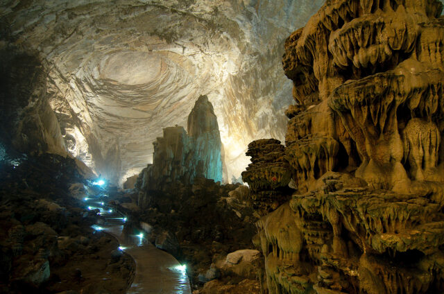 Jeden z největších jeskynních systémů Grutas de Cacahuamilpa, Mexiko