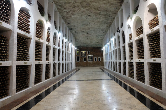 Podzemní sklepy s vínem, vinařství Cricova, Moldávie