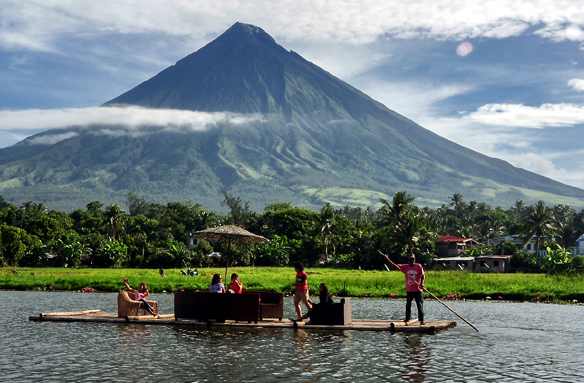 Sopka Mayon od jezera Sumlang, Filipíny
