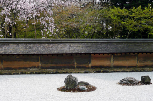 Kjóto, suchá zenová zahrada Rjóandži, Japonsko