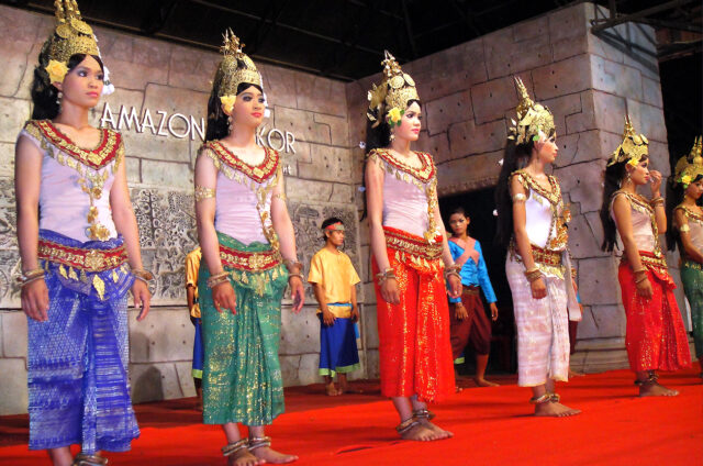 Vystoupení tanečnic Apsar, Kambodža