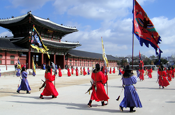Stráž u paláce Gyeongbokgung, Soul, Korea