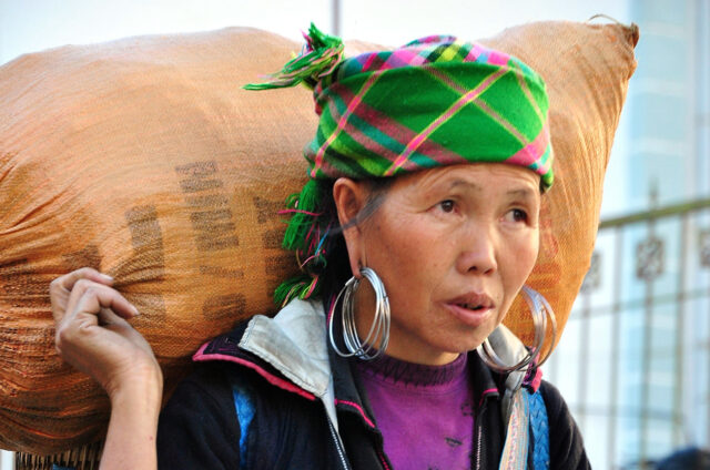 Žena kmene Hmong, Sapa, Vietnam